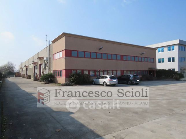 Capannone in commerciale in Via per Uboldo 48