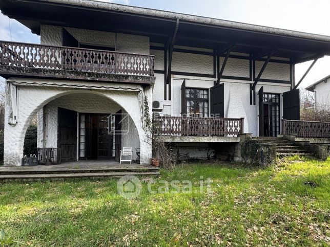 Villa in residenziale in Via Moro A. 5