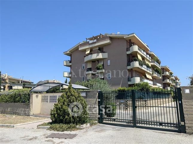 Garage/posto auto in residenziale in Via Raffaello Arcangelo Salimbeni