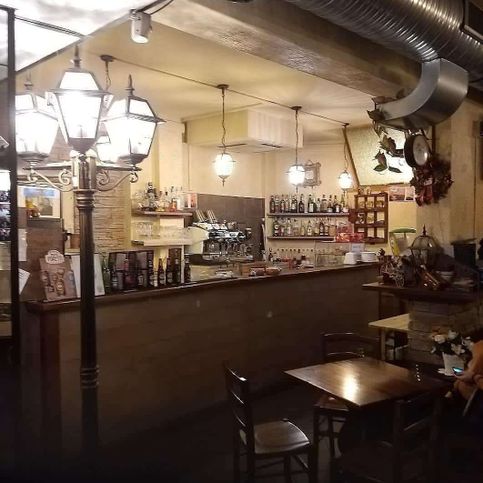 Attivitã /licenza (con o senza mura) in commerciale in Via Crocifisso 11