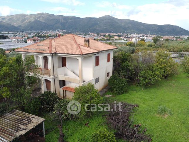 Villa in residenziale in Strada di Carenda