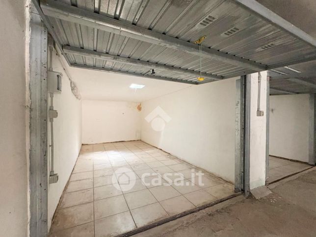 Box/posto auto in residenziale in Via Piave 6