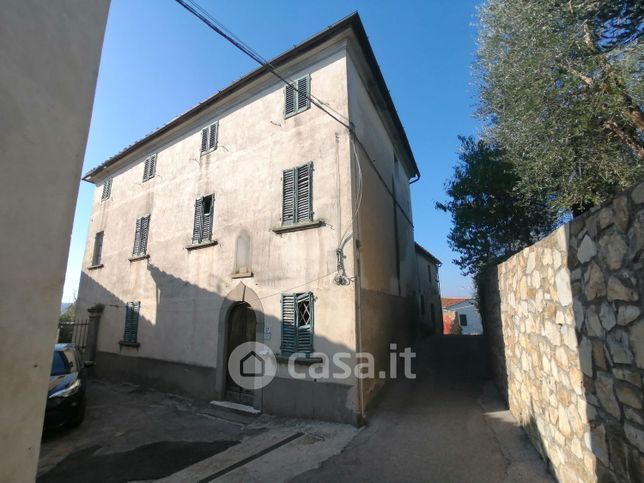 Casa indipendente in residenziale in Piazza della Chiesa