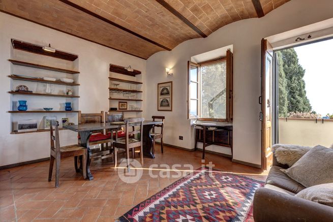 Casa indipendente in residenziale in Via Lucardo Alto