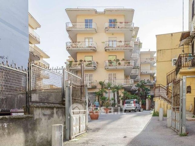 Ufficio in commerciale in Via Roma 1
