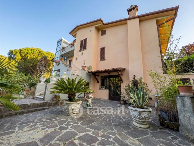 Casa indipendente in residenziale in Via Quintino Sella