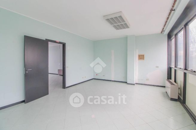 Ufficio in commerciale in Via Rodolfo Morandi 2