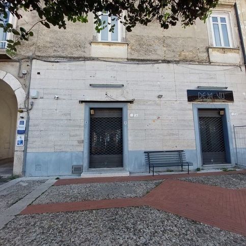 Attivitã /licenza (con o senza mura) in commerciale in Corso Montella 20