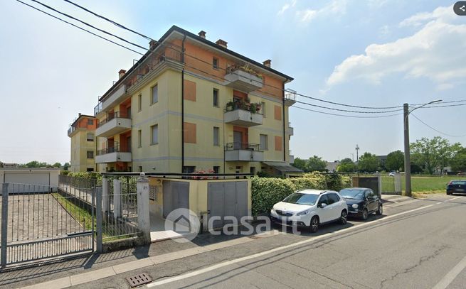 Garage/posto auto in residenziale in Via Antonio Montanaro 23