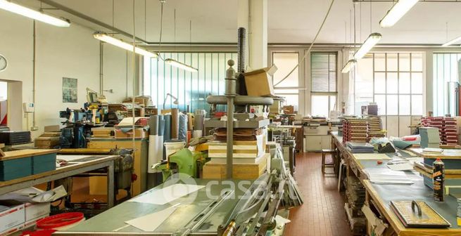 Capannone in commerciale in 
