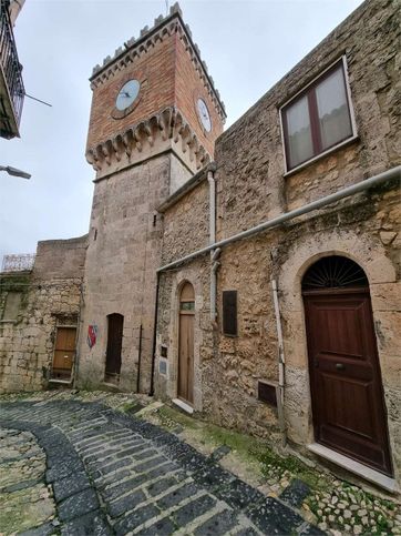 Casa indipendente in residenziale in Via Andrea Chiaramonte 31