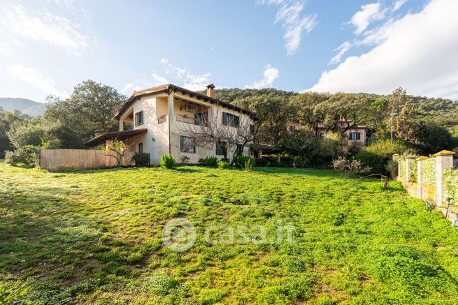 Villa in residenziale in Strada 70