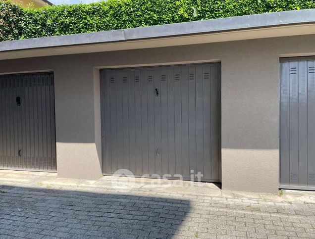 Box/posto auto in residenziale in Via Giovanni Giolitti