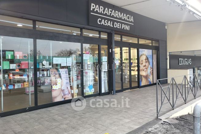 Attivitã /licenza (con o senza mura) in commerciale in Viale Africa