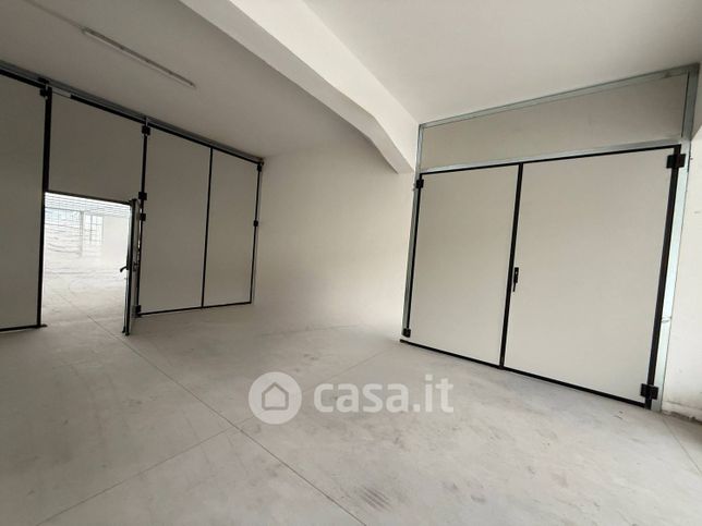 Capannone in commerciale in Via Enrico Berlinguer