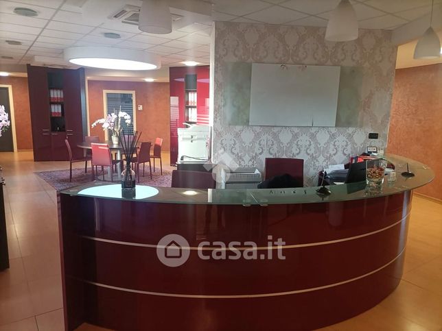Ufficio in commerciale in Via Stazione 4