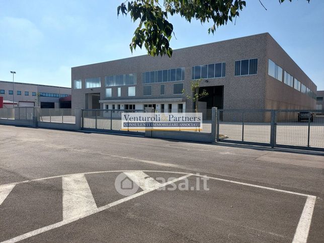 Capannone in commerciale in Via Louis BlÃ©riot 8