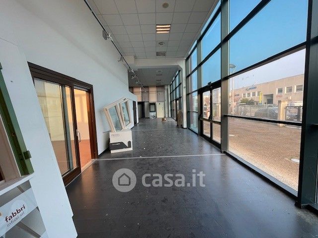 Ufficio in commerciale in Via Giovanni Cimabue