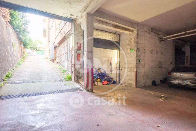 Garage/posto auto in residenziale in Via Casali del Drago 21