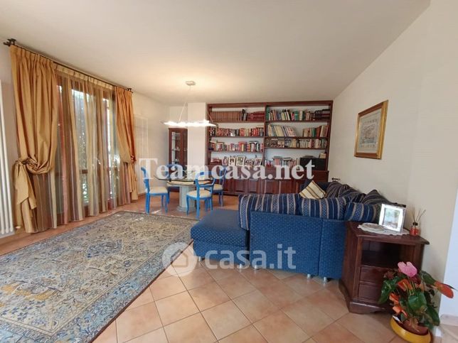 Villa in residenziale in 