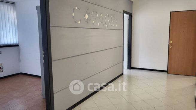Ufficio in commerciale in Via Sabato Visco 20