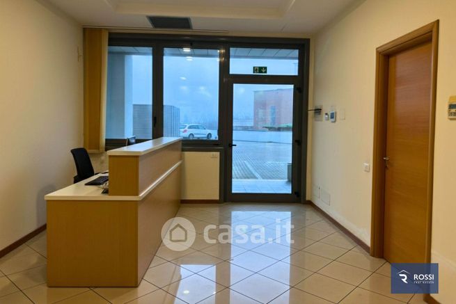 Ufficio in commerciale in Via Edelweiss Rodriguez Senior