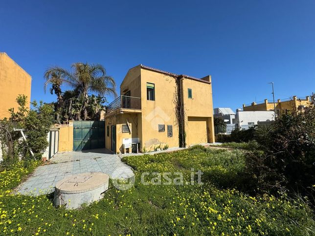 Villa in residenziale in Via A. Caratozzolo 20