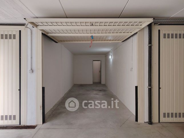 Box/posto auto in residenziale in Via Filippo Spinola