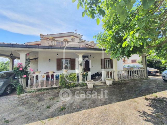 Villa in residenziale in Via dei Rutuli