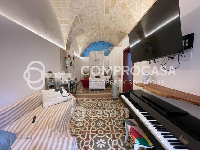 Casa indipendente in residenziale in Via Caracciolo 29