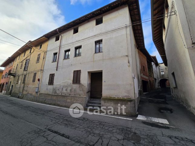 Casa indipendente in residenziale in Vicolo Quarna 1