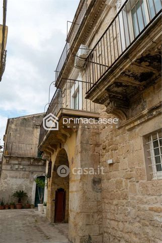 Casa indipendente in residenziale in 