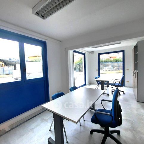 Ufficio in commerciale in 