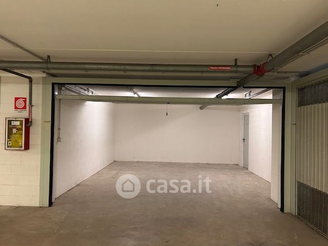 Box/posto auto in residenziale in Via Sabin