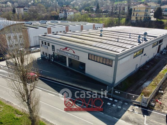 Capannone in commerciale in Via Cristoforo Colombo