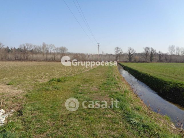 Terreno agricolo in commerciale in Via Novara