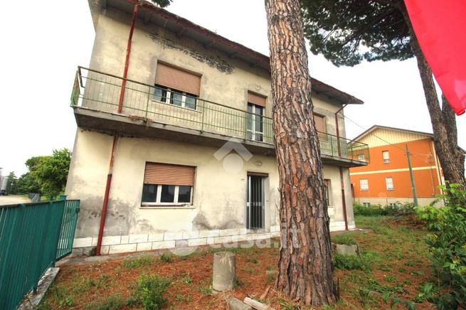 Casa indipendente in residenziale in Via Emilia Ponente 2629