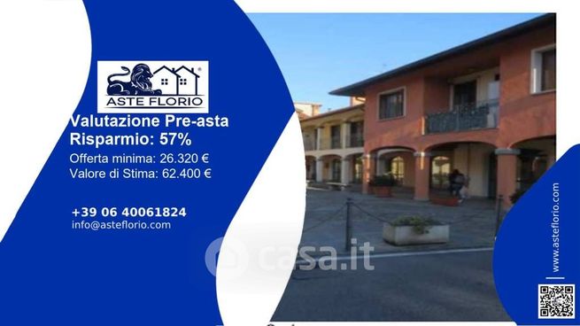 Ufficio in commerciale in Via Fratelli Maccarini
