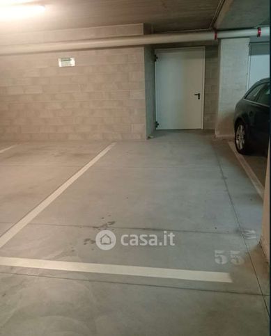 Box/posto auto in residenziale in Via Meuccio Ruini