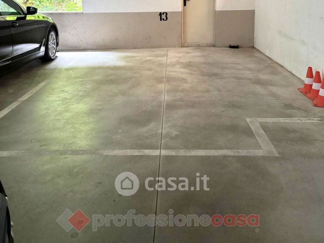 Box/posto auto in residenziale in Via Rodolfo Betti