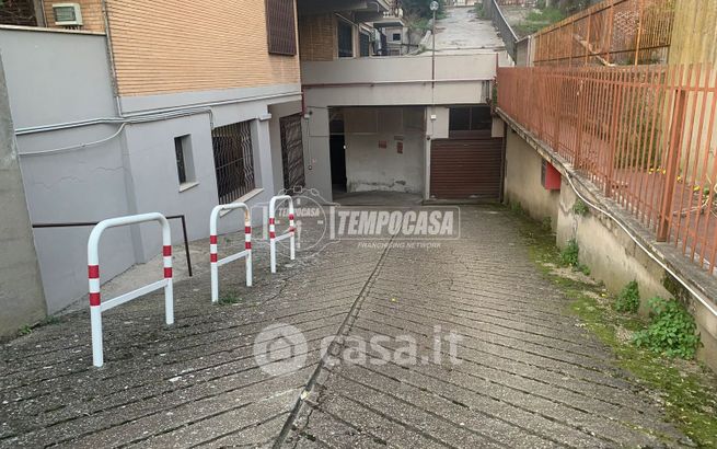 Box/posto auto in residenziale in Viale Luca Gaurico 253