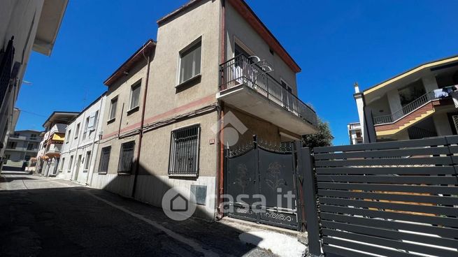 Casa bi/trifamiliare in residenziale in Via Delfico 6
