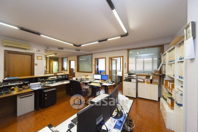Ufficio in commerciale in Via Angelo Blasi 32