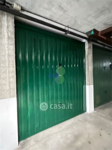 Box/posto auto in residenziale in Piazza Attias 21