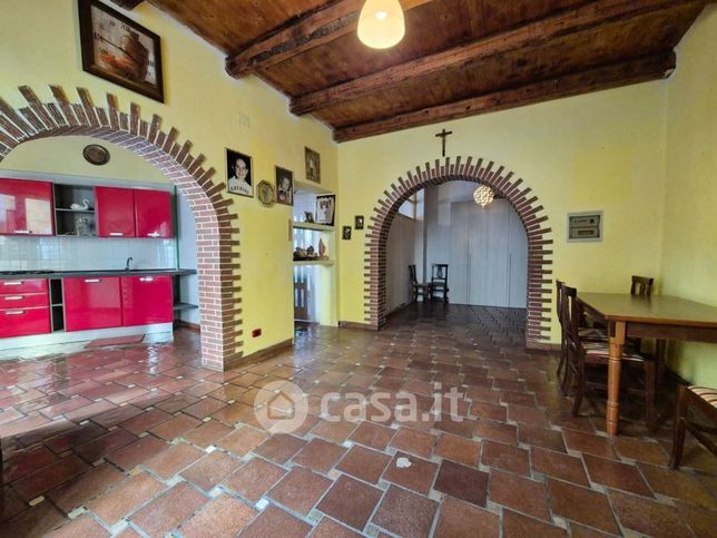 Casa indipendente in residenziale in 