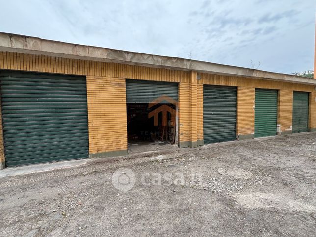 Box/posto auto in residenziale in Viale Cavalleggeri D'Aosta