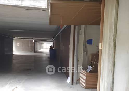 Box/posto auto in residenziale in Via Francesco Guarnerio 9