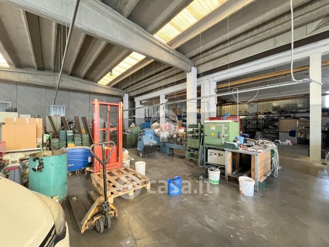 Capannone in commerciale in Via Brescia 30