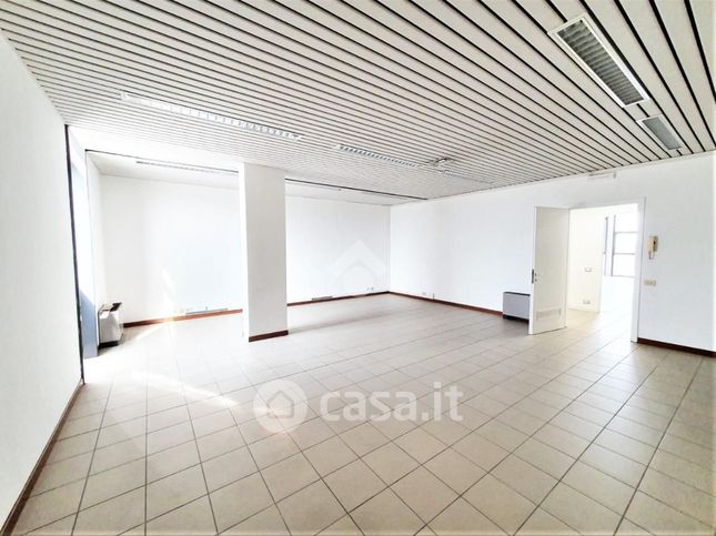 Ufficio in commerciale in Via Regia 28