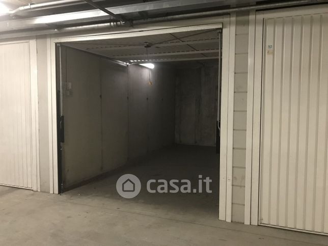 Garage/posto auto in residenziale in Via Giotto